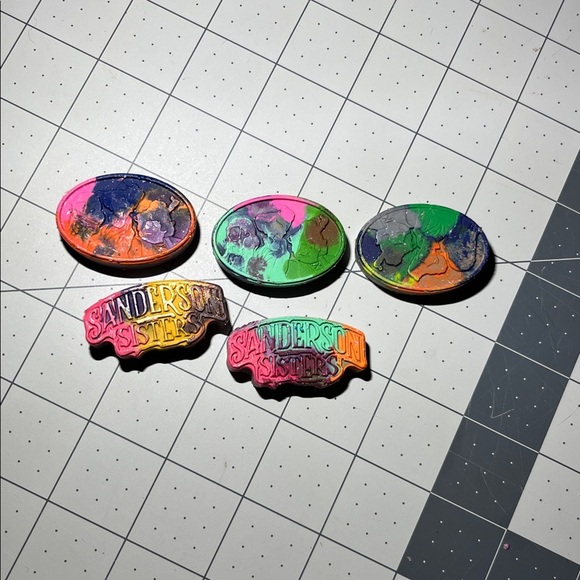 Sanderson Sisters Colorful Craft crayons - Picture 1 of 4